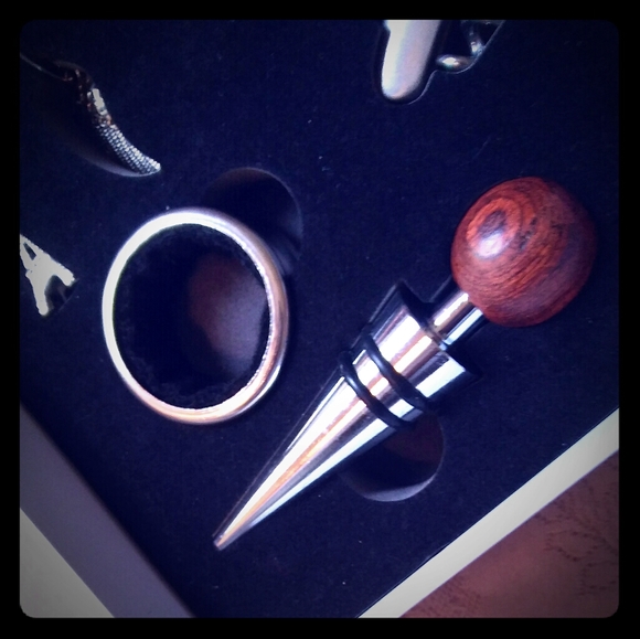 La-Z-Boy Wine Essentials Wine Set - Picture 6 of 6